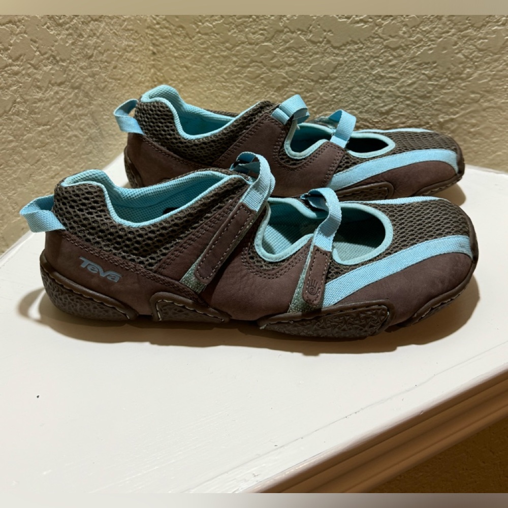 Tera “Dristi” women’s Sneaker. Size 8.5